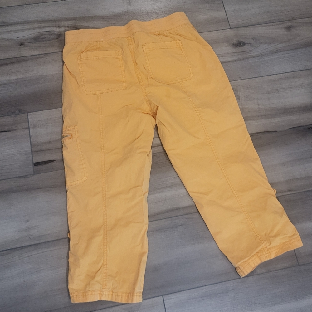 Intro Love the Fit Crop Cargo Capri